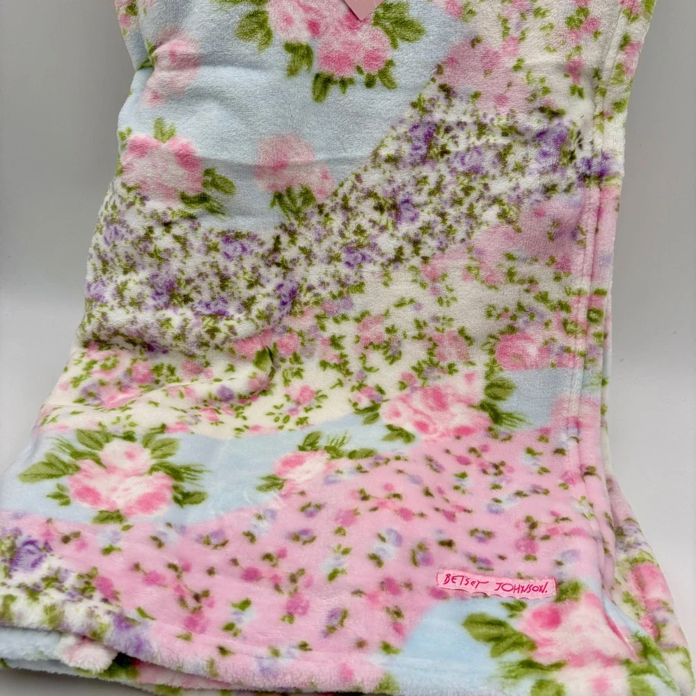 Betsey Johnson Ultra Soft Plush Throw Blanket Pink Purple Floral Patchwork 50x70